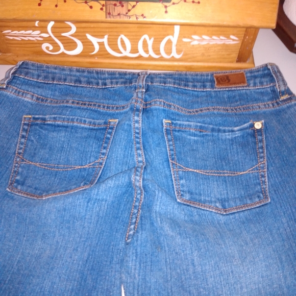 Jesns - Picture 2 of 3